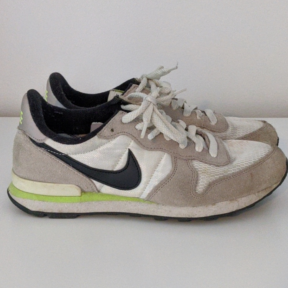 Nike Internationalist size 8 womens
